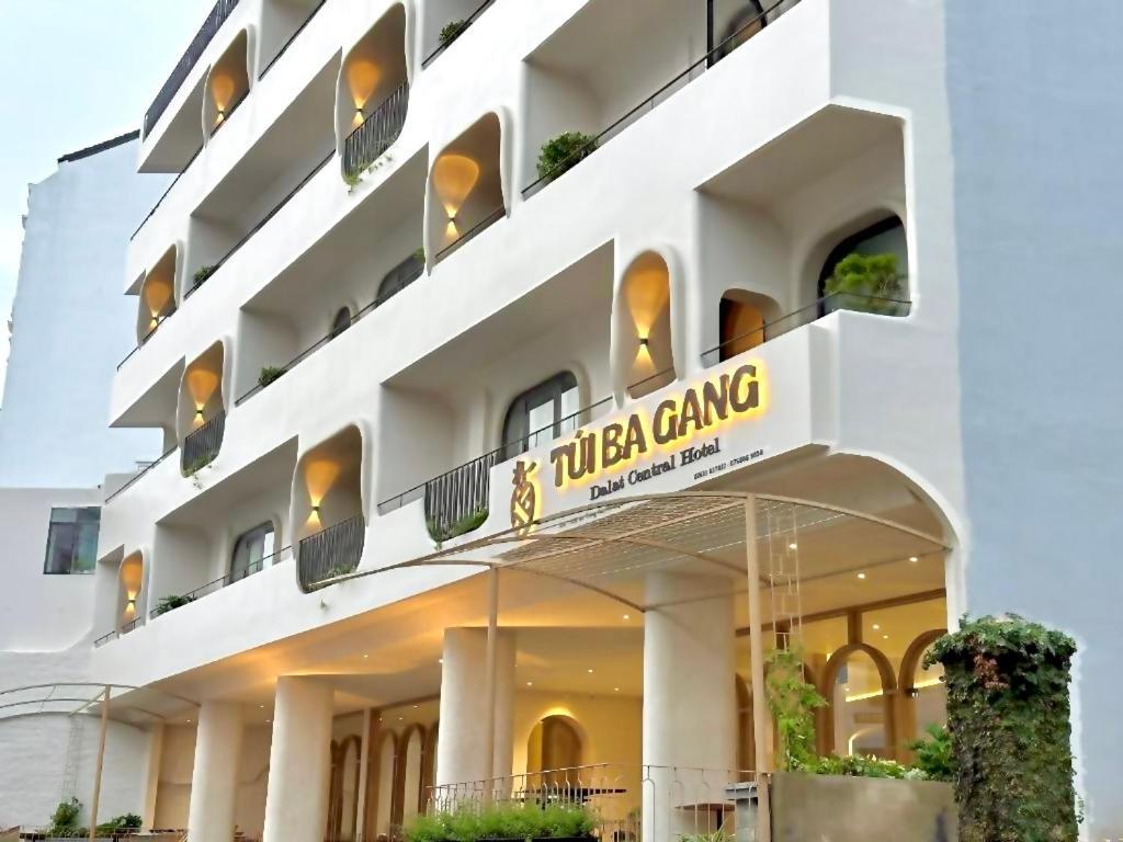 Tui Ba Gang Central Hotel Dalat Bagian luar foto